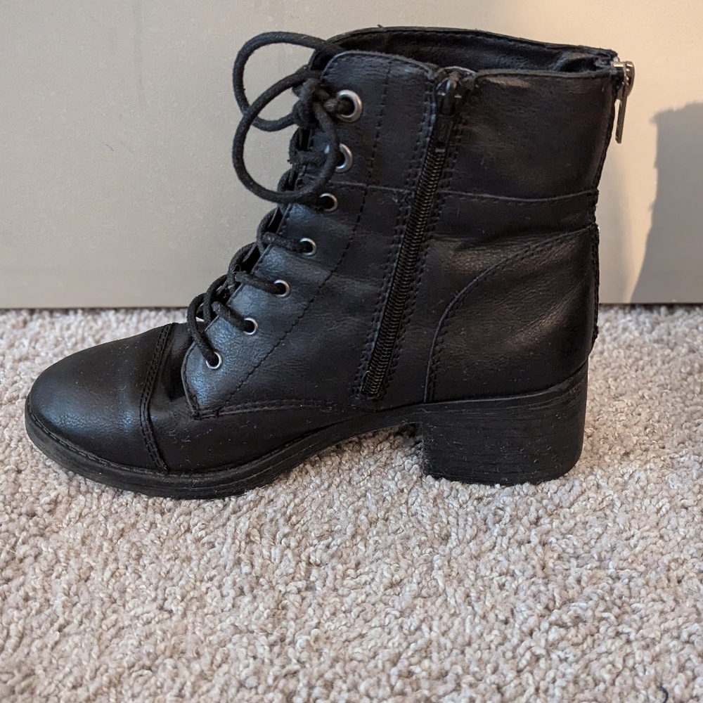 Combat boots